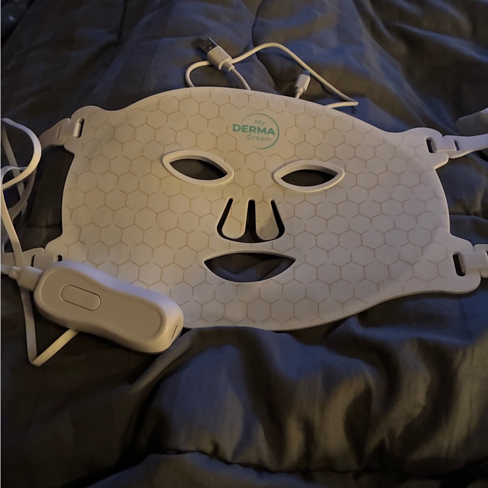 White LED Facial Mask - Picture 3 of 11